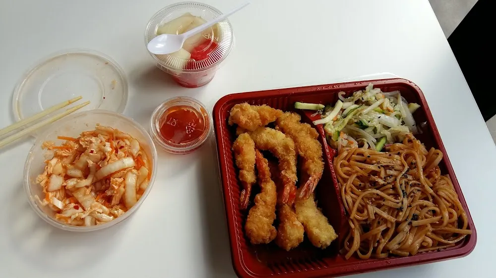 Nouilles Sautées Et Tempura de Crevettes